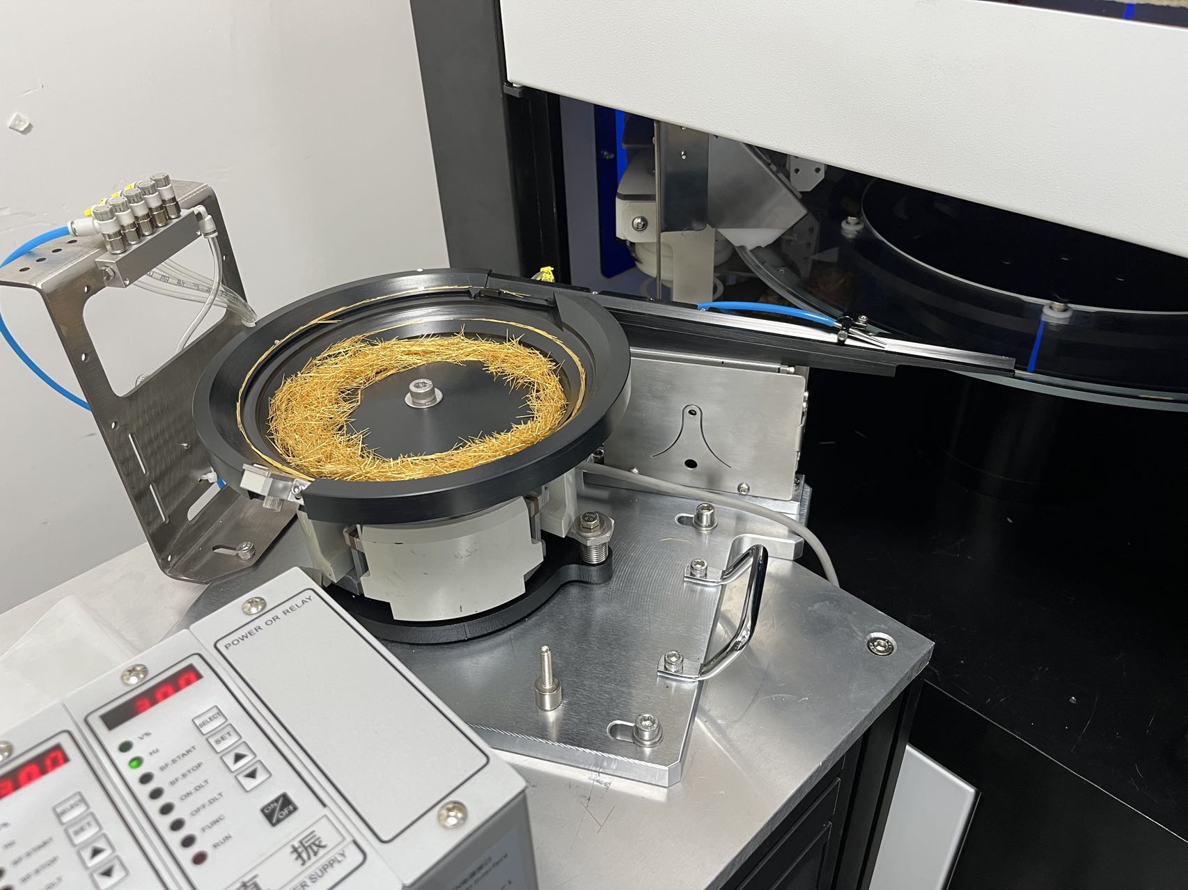 【突破】弘裕電鍍自主研發(fā)“微針電鍍自動檢測設(shè)備”投入使用